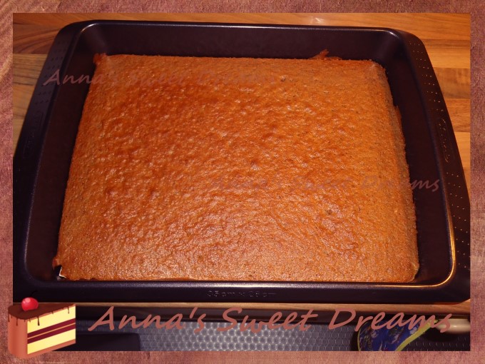Рецепт бисквита на противне в духовке. Шоколадный бисквит на противне. Бисквит квадратной формы. Форма для бисквита прямоугольная. Бисквит на противне в духовке.