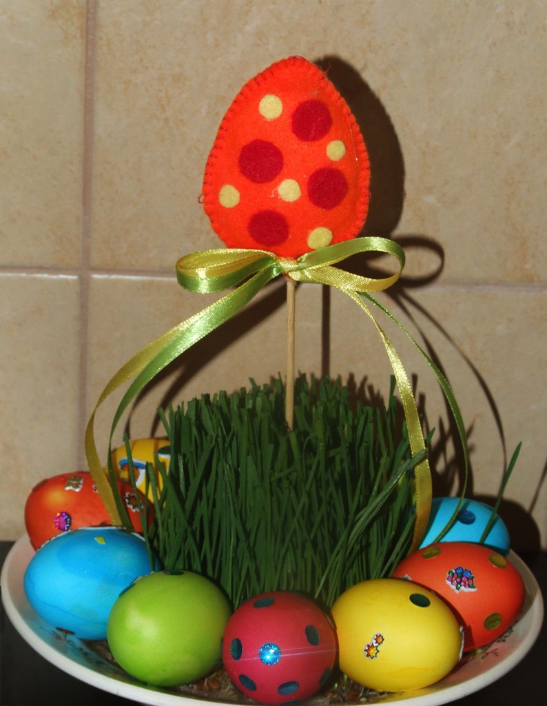 Пшеница на пасху. Пасхальный декор. Пророщенная пшеница на пасху. Пшеница в горшке декор. Проросшая пшеница на пасху.